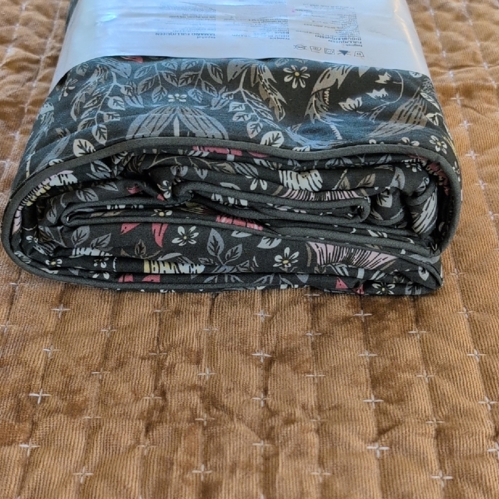 IKEA KÄRRDUNÖRT Duvet Cover - Black with Floral Design - Picture 4 of 5